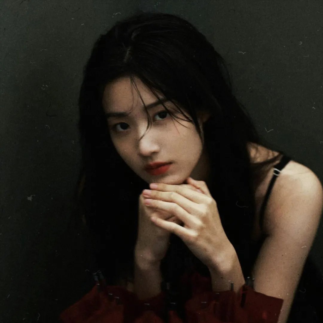 女机械人 海报